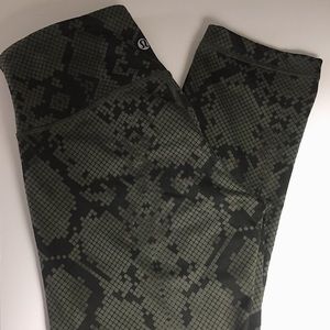 Lululemon athletica capri leggings